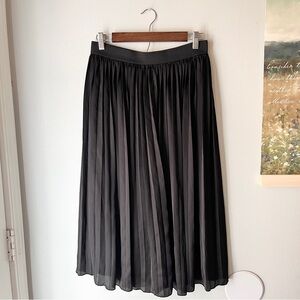 Black Pleated Midi Skirt with Elastic Waist